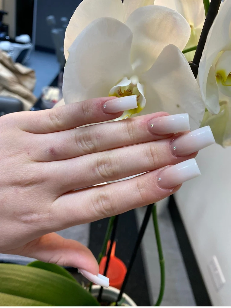 Soft neutral almond-shaped manicure